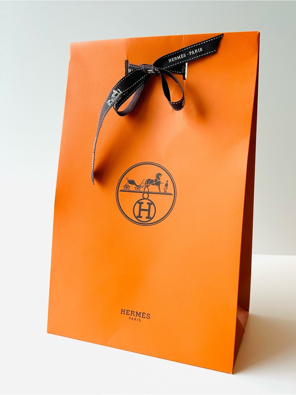 Luxury Hermès Classic Orange Presentation Tote with & Ribbon